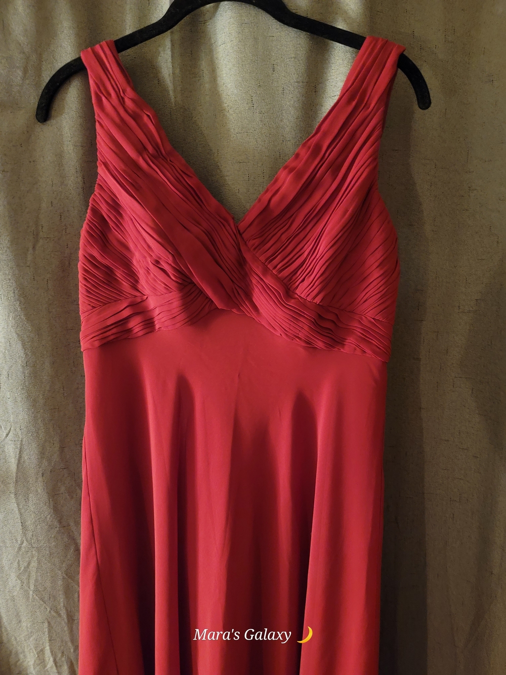 Jones Wear Red Evening Dress with V-Neck